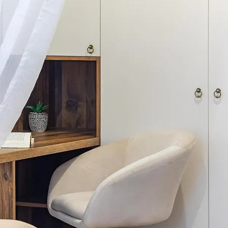 Modern Chic B&c