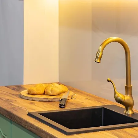 Modern Chic B&c *